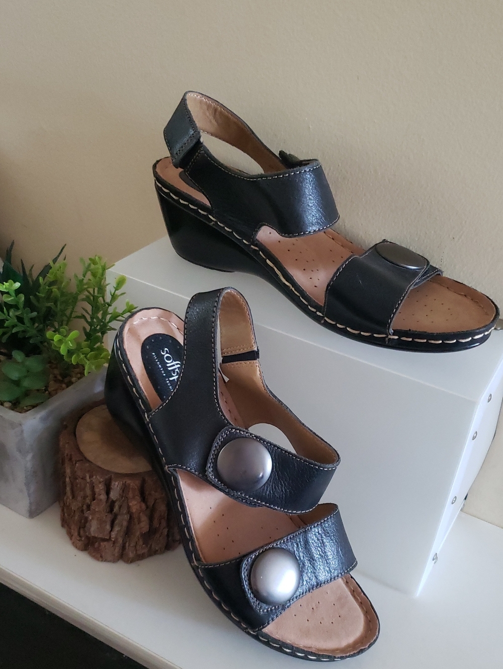 Softspots Like NEW Pamela Black  Leather Wedges Sandals - 9.5W